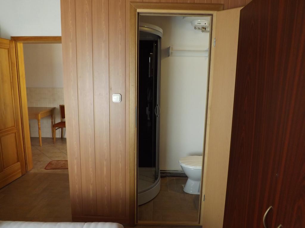 Napos Vendeghaz Hotel Gyor Ngoại thất bức ảnh