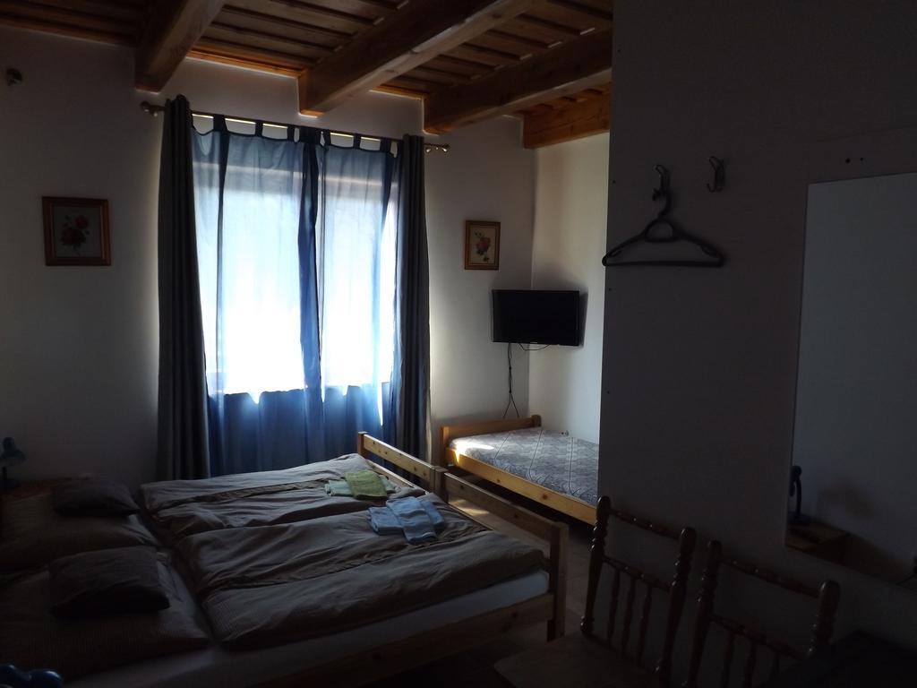 Napos Vendeghaz Hotel Gyor Ngoại thất bức ảnh